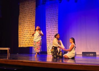 Grupo da Escola Prof.ª Cynthia Cliquet Luciano se apresenta no Festival de Teatro Adolescente VQV Brasil