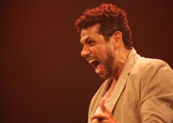 Espetáculo com ator global Amaury Lorenzo é apresentado no Teatro Municipal de São Sebastião