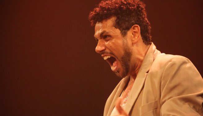 Espetáculo com ator global Amaury Lorenzo é apresentado no Teatro Municipal de São Sebastião