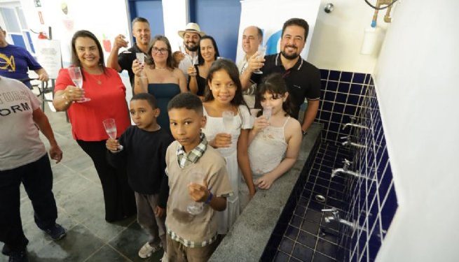 Escola no Sertão de Cambury recebe água tratada e prefeito anuncia diversas obras para a região