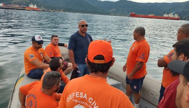 Agentes da Defesa Civil e da Polícia Municipal fazem curso para conduzirem embarcações públicas