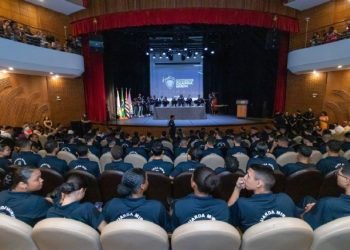 Formandos da Guarda Mirim da turma de 2022 ganham passeio no Hopi Hari
