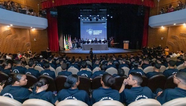 Formandos da Guarda Mirim da turma de 2022 ganham passeio no Hopi Hari