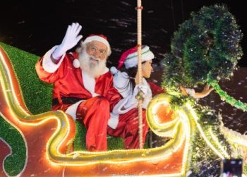 Chegada do Papai Noel leva a magia do Natal aos bairros da Costa Sul à Costa Norte de São Sebastião