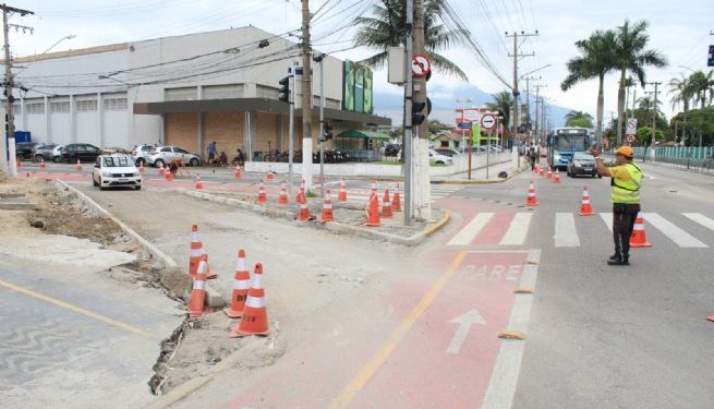 Prefeitura de São Sebastião inicia desvio para acesso da Rua Auta Pinder para a Avenida Guarda Mor Lobo Viana