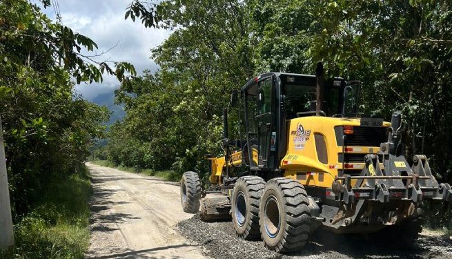 Prefeitura de São Sebastião efetua manutenção da rua de acesso a Terra Indígena Ribeirão Silveira, em Boraceia