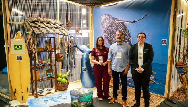Prefeitura de São Sebastião divulga avistamento de baleias jubartes no 7º Salão Nacional do Turismo