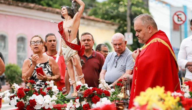 Festa do Padroeiro de São Sebastião segue com procissão, atrações sociais e show do padre Fábio de Melo