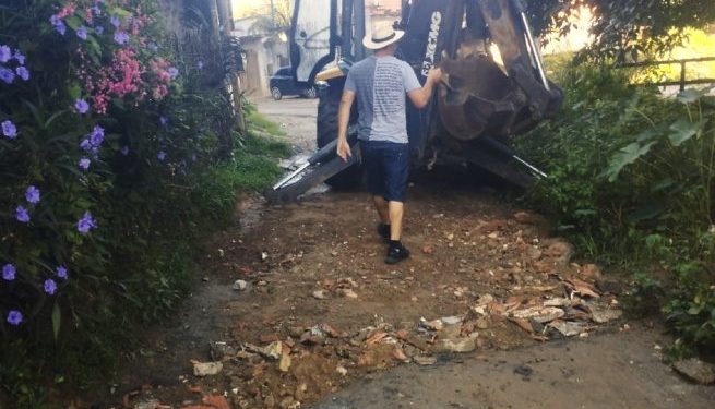 Prefeitura de São Sebastião executa manutenção de vias no Sertão do Piavú