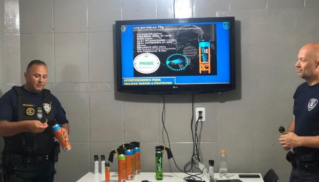 Agentes de trânsito de São Sebastião recebem treinamento para uso de spray incapacitante