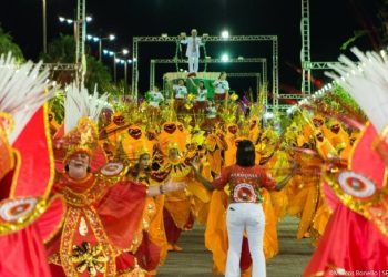 Desfile das Escolas de Samba de São Sebastião movimenta segunda-feira de Carnaval
