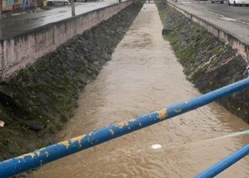 Ecobarreiras colaboram com drenagem de córregos e rios nos bairros Topolândia e Canto do Mar