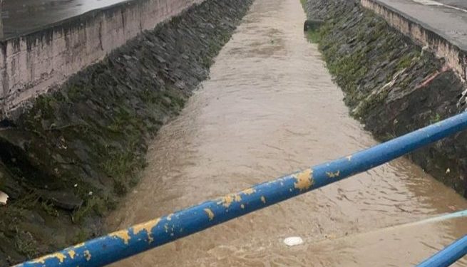 Ecobarreiras colaboram com drenagem de córregos e rios nos bairros Topolândia e Canto do Mar