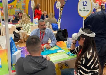 Avistamento de baleias jubartes em São Sebastião é destaque na Feira Internacional de Turismo de Madrid