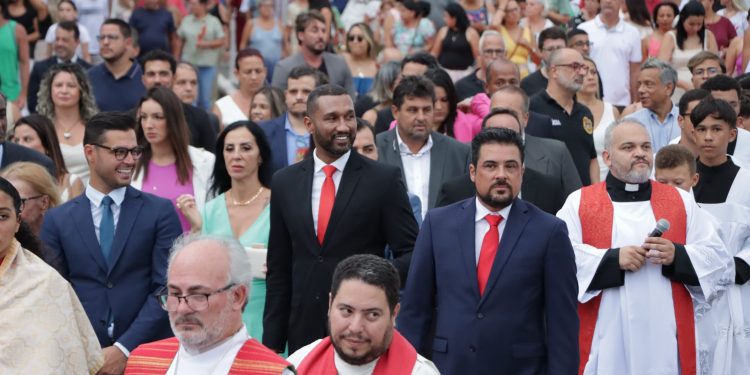 Dia do Padroeiro em São Sebastião: prefeito Felipe Augusto participa de comemorações com mensagem de esperança e celebração da vida