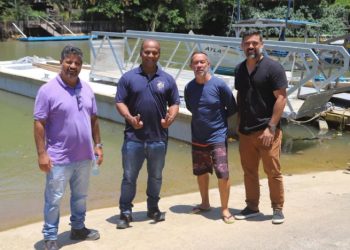 Novo flutuante é instalado na barra da Praia de Boiçucanga