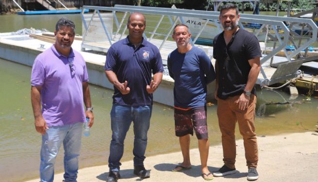 Novo flutuante é instalado na barra da Praia de Boiçucanga