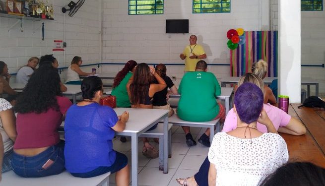 Divisão Socioambiental da SEMAM fala sobre reciclagem e compostagem com professores e coordenadores da Apae