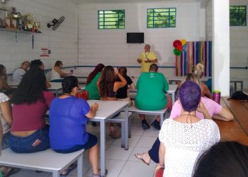Divisão Socioambiental da SEMAM fala sobre reciclagem e compostagem com professores e coordenadores da Apae