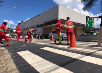 Obra no desvio da Rua Auta Pinder é concluída e recebe sinalização de trânsito