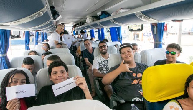 Estudantes de São Sebastião embarcam para intercâmbio educacional e cultural no interior de São Paulo