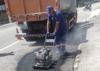 Prefeitura de São Sebastião realiza operação tapa-buraco do Centro ao São Francisco