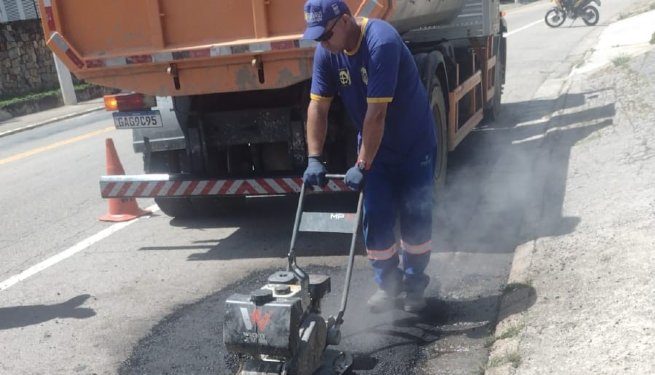 Prefeitura de São Sebastião realiza operação tapa-buraco do Centro ao São Francisco