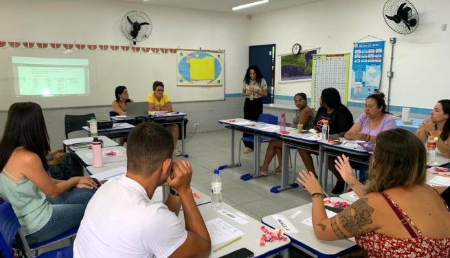Escolas e creches de São Sebastião promovem reunião de planejamento com professores para início do ano letivo