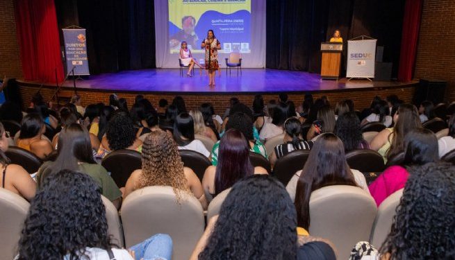 Encontro formativo capacita monitores de creches municipais em São Sebastião