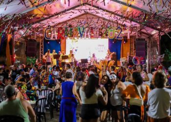 Baile de Máscaras da Melhor Idade anima esquenta de Carnaval de São Sebastião