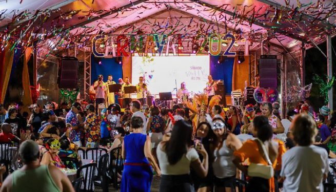 Baile de Máscaras da Melhor Idade anima esquenta de Carnaval de São Sebastião