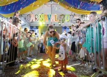 Primeiro dia do Concurso de Fantasia Infantil tem muita animação na Praça do Coreto
