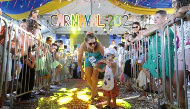 Primeiro dia do Concurso de Fantasia Infantil tem muita animação na Praça do Coreto