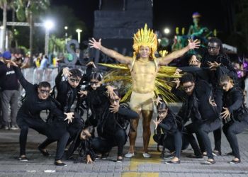 Desfile das Escolas de Samba marca terceiro dia de Carnaval de São Sebastião