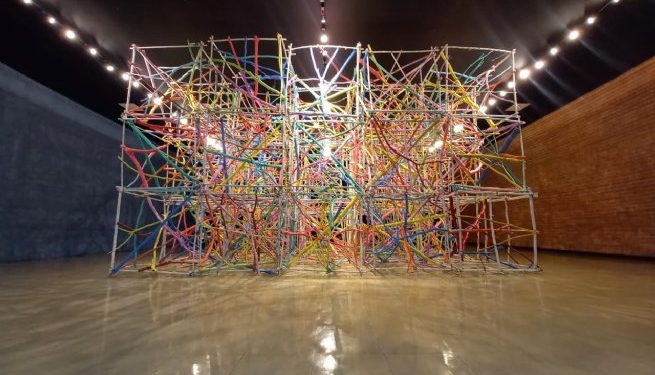 Complexo Turístico da Rua da Praia e Casa da Cultura de São Sebastião recebem exposição do artista Chaer