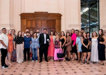 Prefeitura de São Sebastião recebe prêmio por crescimento da alfabetização na Avaliação de Fluência Leitora