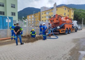 Fiscalização Ambiental e Sabesp realizam ação conjunta em Maresias