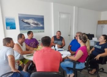 SEMAM recebe pescadores artesanais do arrasto de camarão em reunião sobre defeso