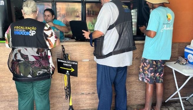 Operação Verão fiscaliza estabelecimentos com parceria do Procon de São Sebastião e a Fundação Procon-SP