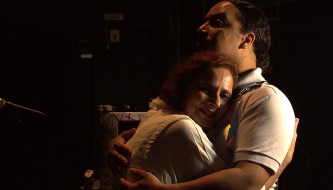 Espetáculo ‘Mãe, sou Queer!’ chega a São Sebastião em apresentação gratuita neste sábado