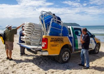 Fiscais Ambientais realizam apreensões na faixa de areia de Juquehy
