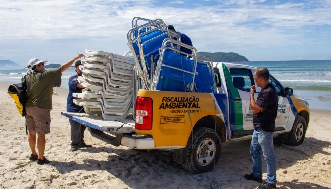 Fiscais Ambientais realizam apreensões na faixa de areia de Juquehy