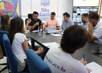 Prefeito Felipe Augusto recebe representantes do Instituto Conservação Costeira (ICC)