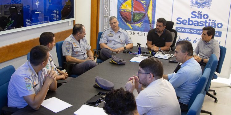 Prefeito Felipe Augusto recebe presidente da Concessionária Tamoios e Comando da Polícia Rodoviária para discutir nova base de policiamento