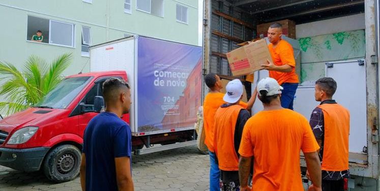  Famílias iniciam mudança para apartamentos entregues no bairro Baleia Verde