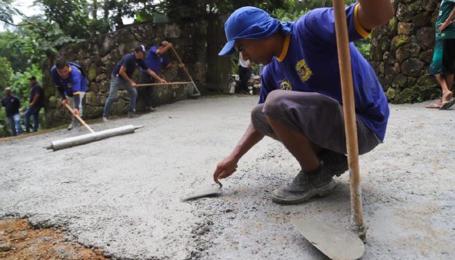 Prefeitura de São Sebastião inicia serviços de concretagem na Travessa da Rua Colombo, em Maresias