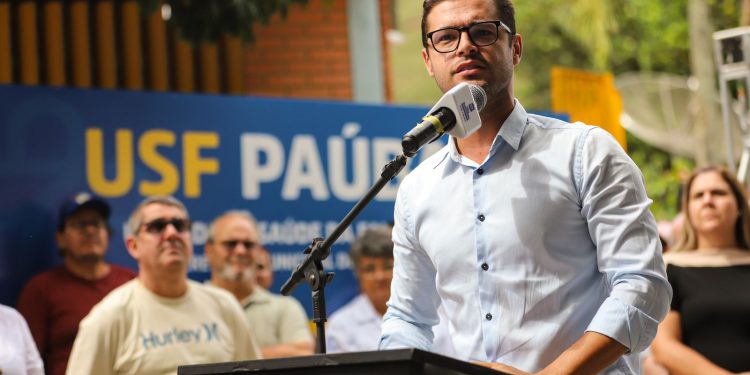 Prefeito Felipe Augusto e vice-prefeito Reinaldinho Moreira anunciam reajuste de 10% para os servidores públicos de São Sebastião