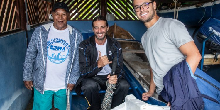 De família de pescadores, vice-prefeito Reinaldinho Moreira, entrega ampliação do rancho de pesca de Maresias