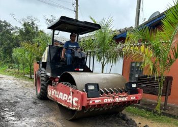 Prefeitura de São Sebastião executa operação de manutenção de vias em Boraceia