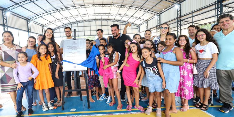 Vice-prefeito Reinaldinho Moreira participa de cerimônia de entrega da reforma da EM Prof.ª Iraydes Lobo Vianna do Rego